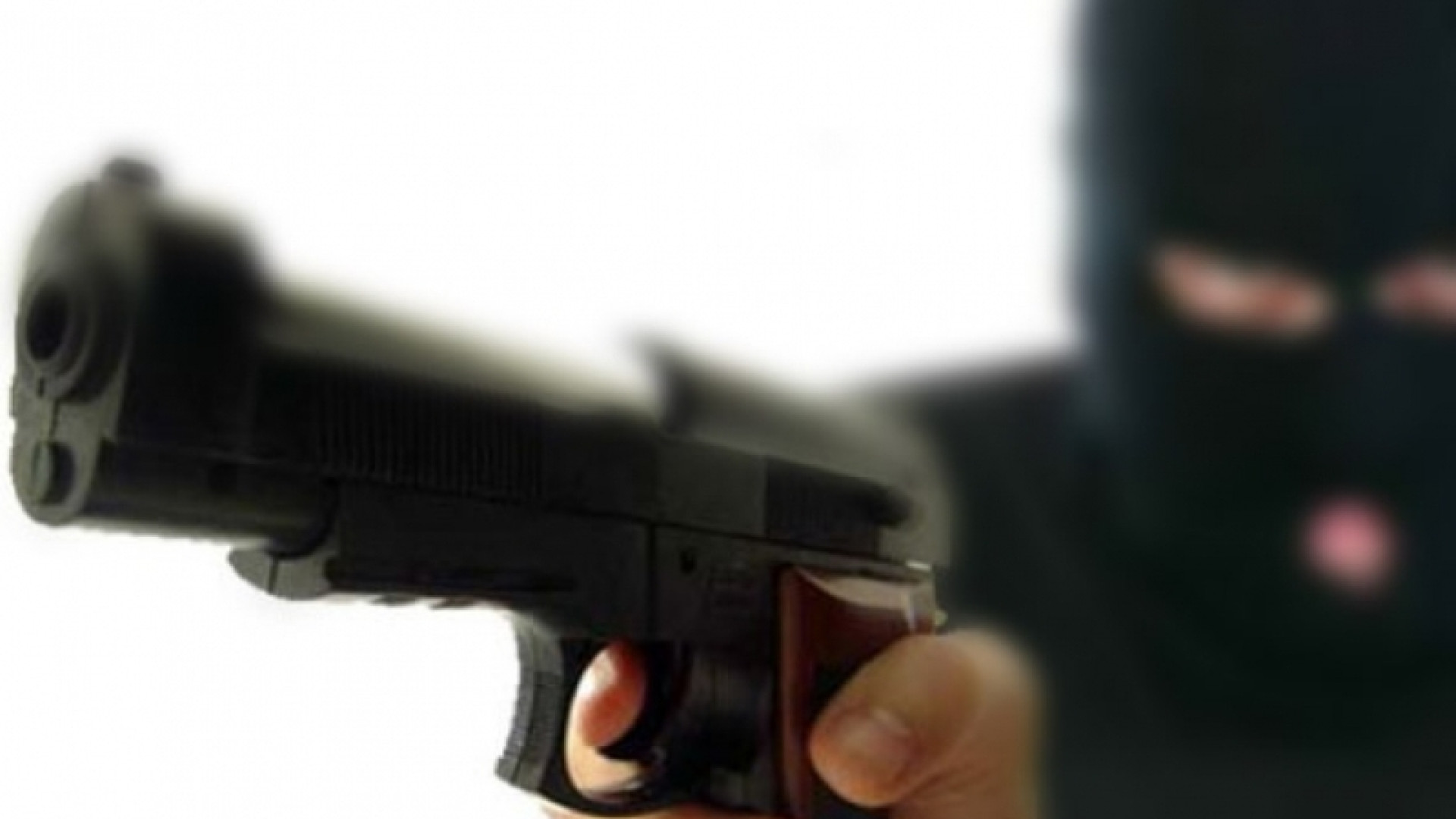 Tenta di rapinare un'anziana, scappa e ha un malore. Arrestato