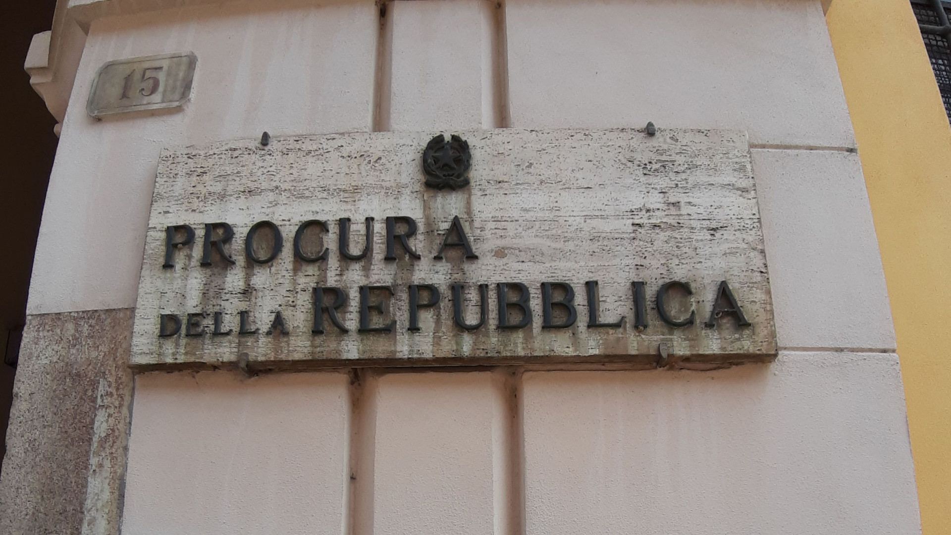"Arresto illegale, falso e calunnia": indagati nove poliziotti delle Volanti