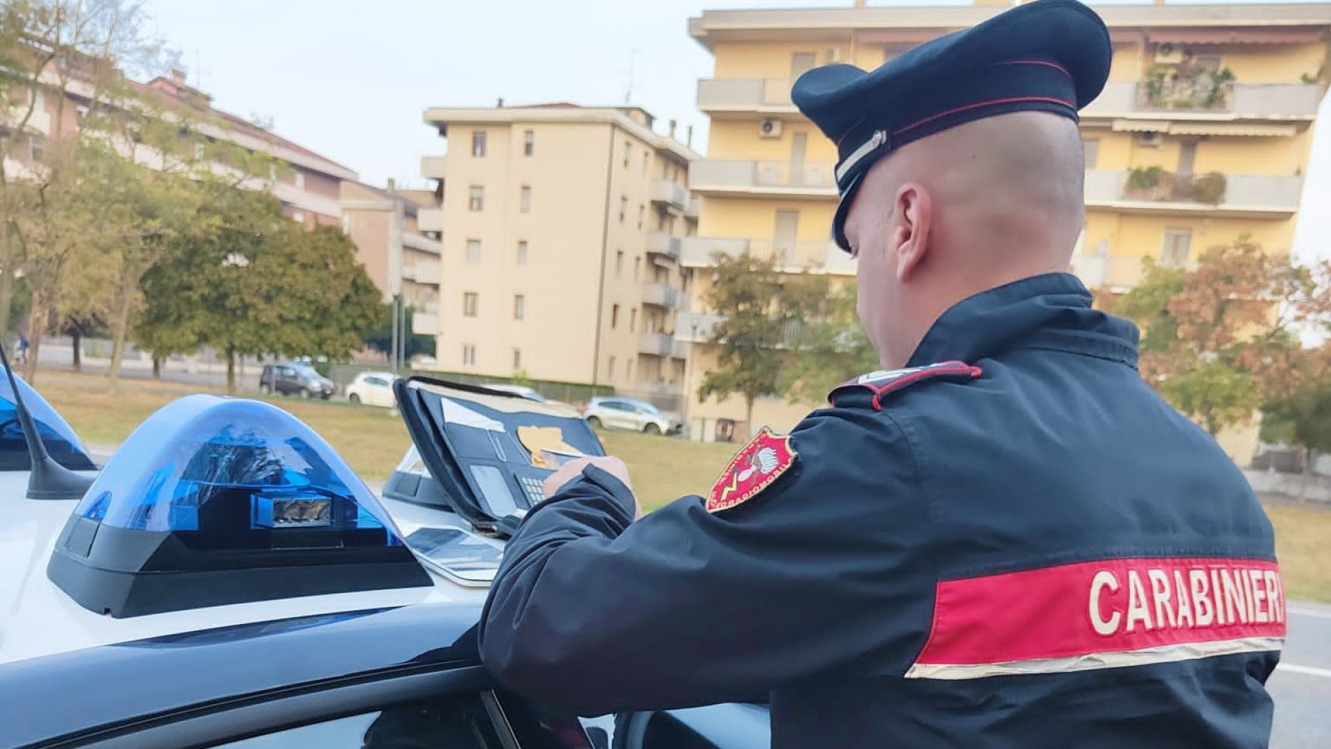 Positivo all'alcoltest dopo l'incidente: denuncia, patente ritirata e mezzo sequestrato