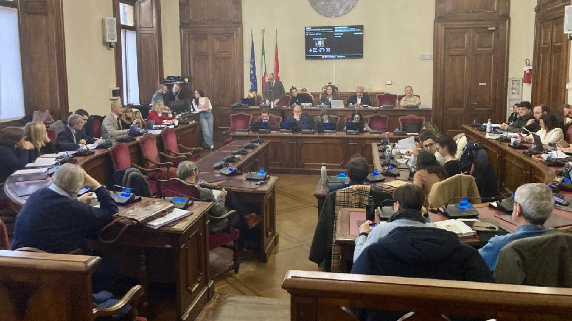 ApP: "Comune eviti il rialzo di strisce blu". Pc Oltre: "No, giusto scoraggiare le auto"