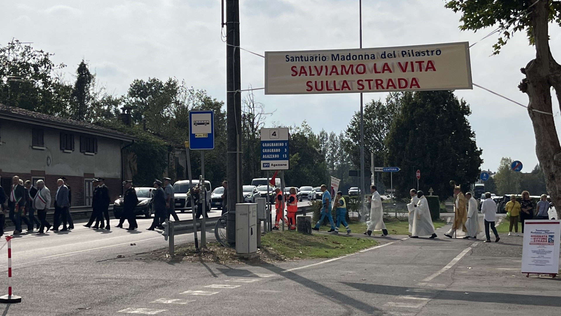 Strage sull'asfalto: 33 morti in un anno. Processione tra le lacrime sulla Provinciale 7