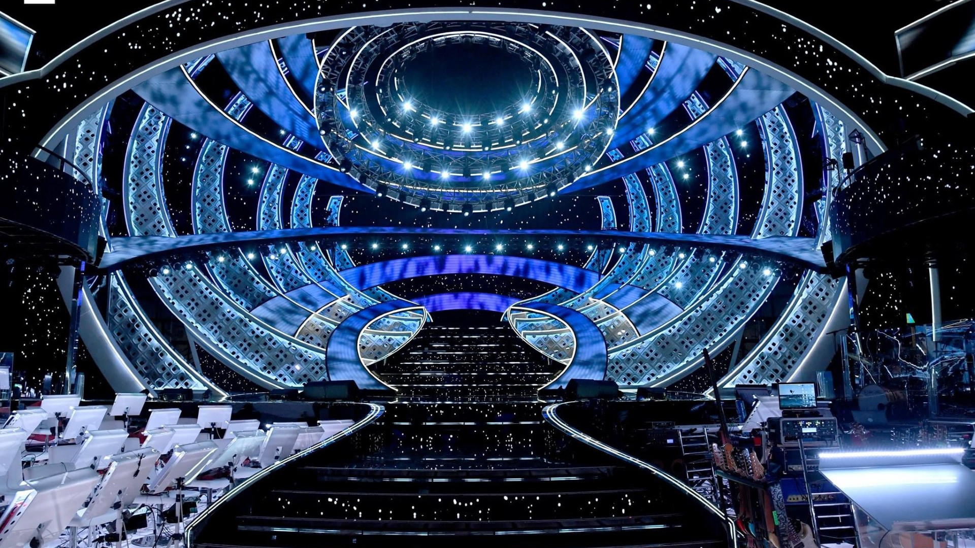 Sanremo2024, nelle canzoni dei Big latitano rock e temi sociali. Domina il ritmo