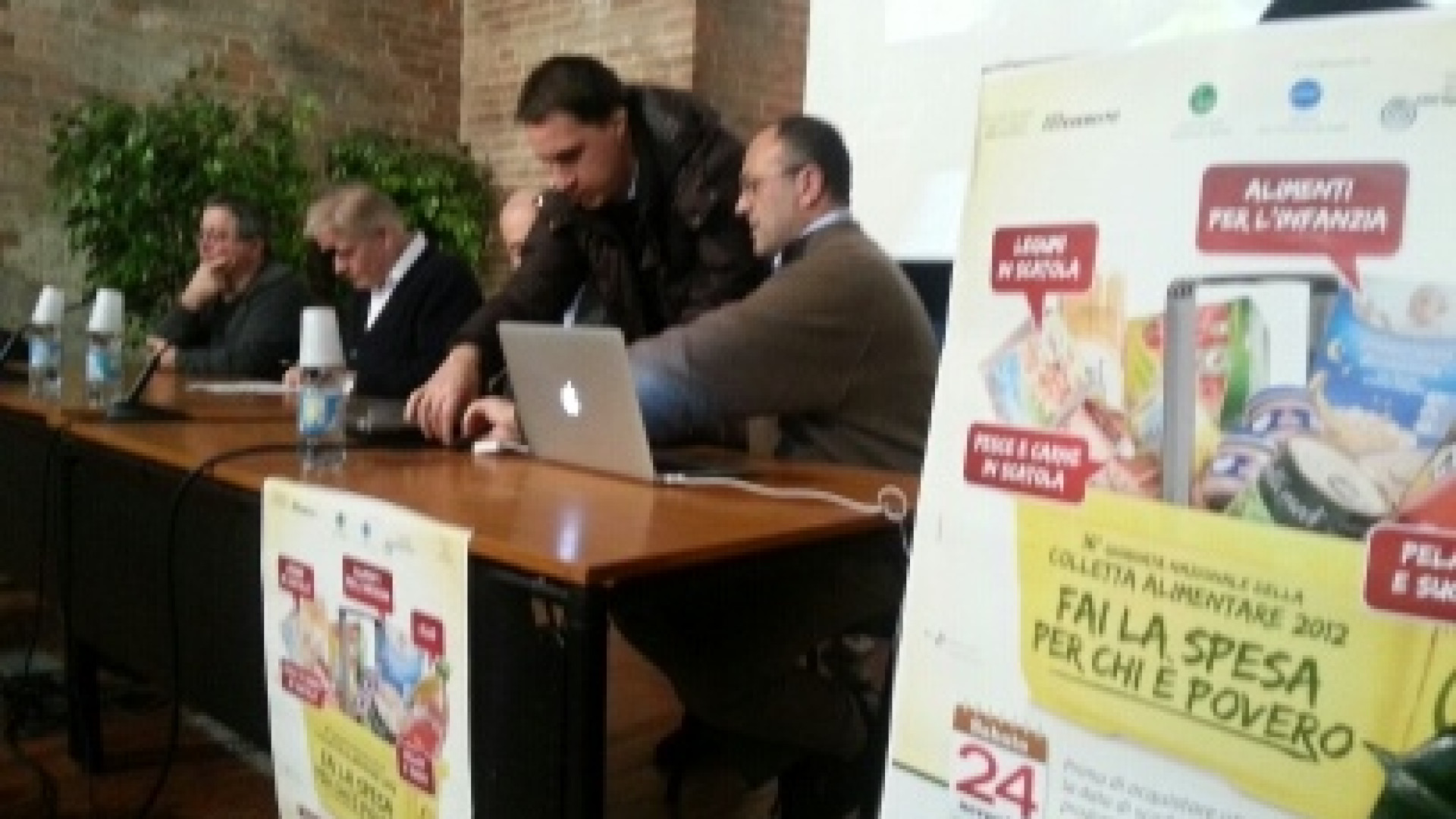 "Fai la spesa per chi è povero". Sabato la colletta alimentare