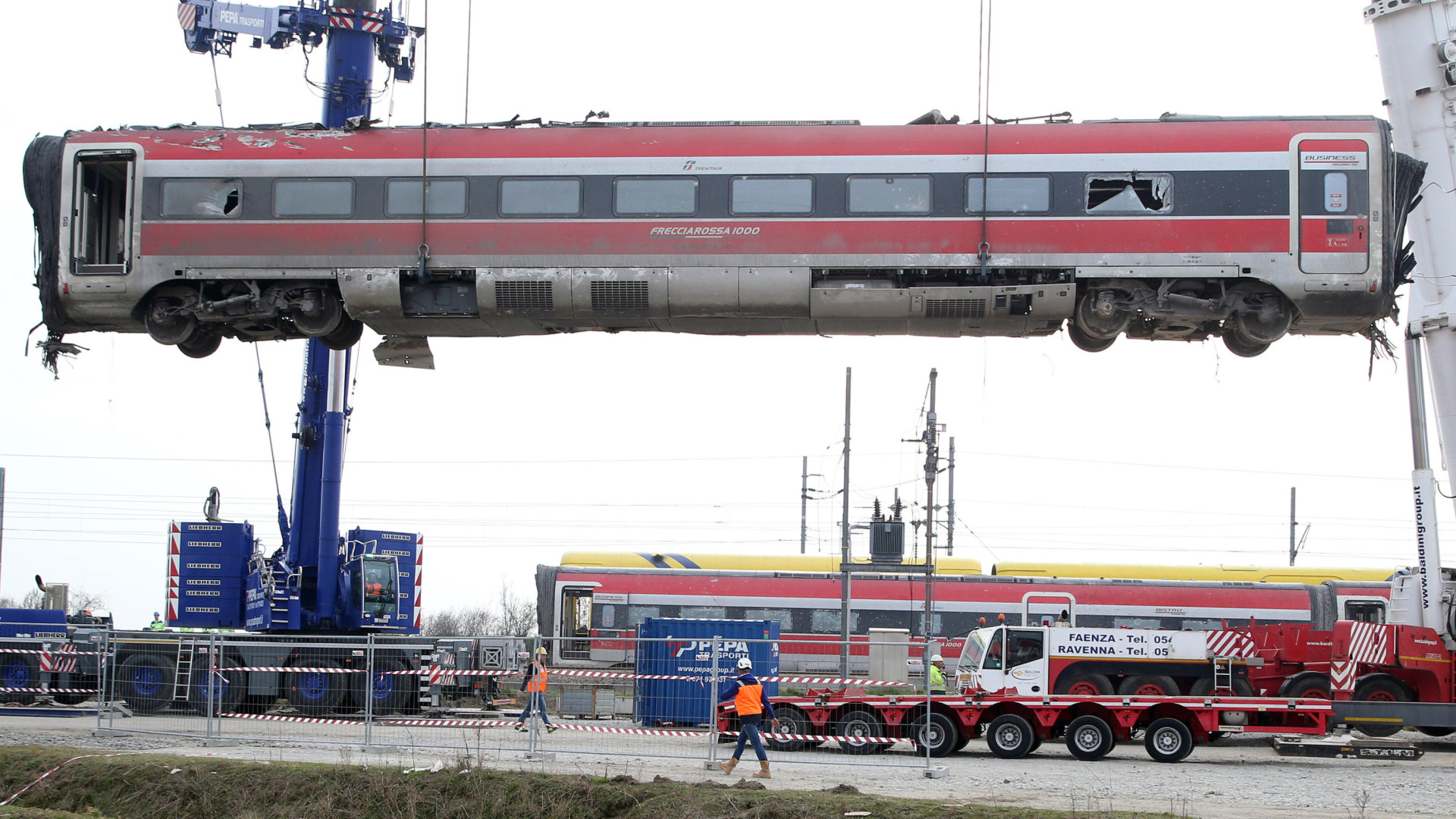 Sala intitolata ai due macchinisti morti. Conclusa rimozione dei vagoni del treno. Raccolta fondi organizzata da Fs