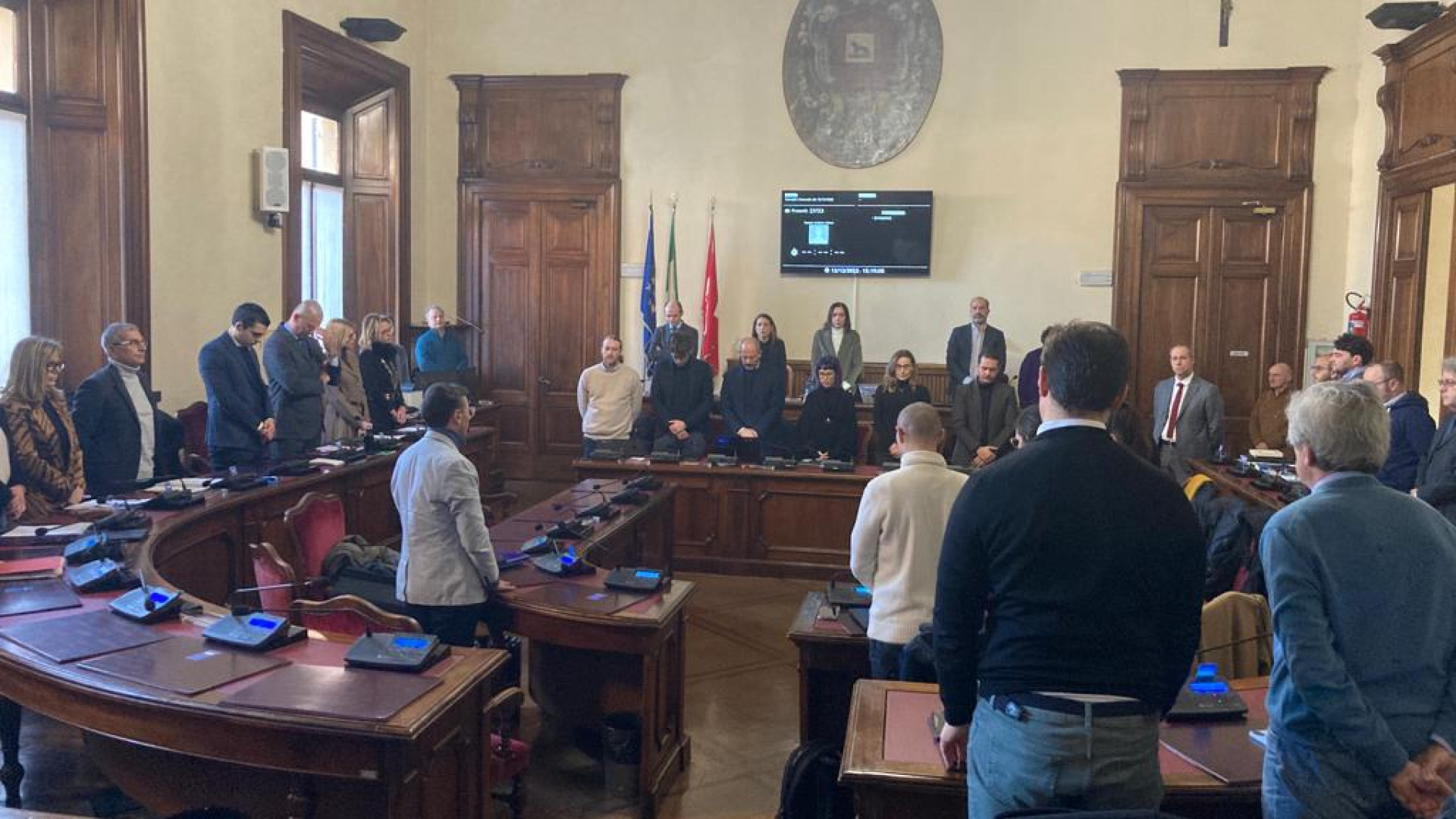 Il consiglio ricorda Sforza. "Ci prenderemo cura di Piacenza anche per te". Entra Putzu