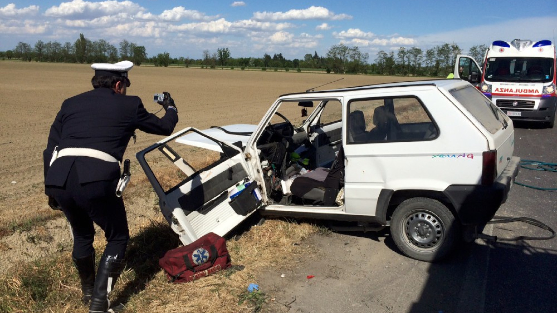 Scontro frontale alla Madonna del Pilastro, ferita una donna. Interviene l'eliambulanza