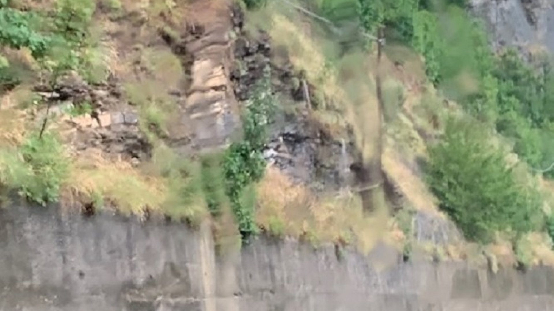 Ancora temporali con vento e grandine: Statale 45 chiusa da S.Salvatore, a Bobbio caduta massi. Alberi precipitati in strada in Valtidone