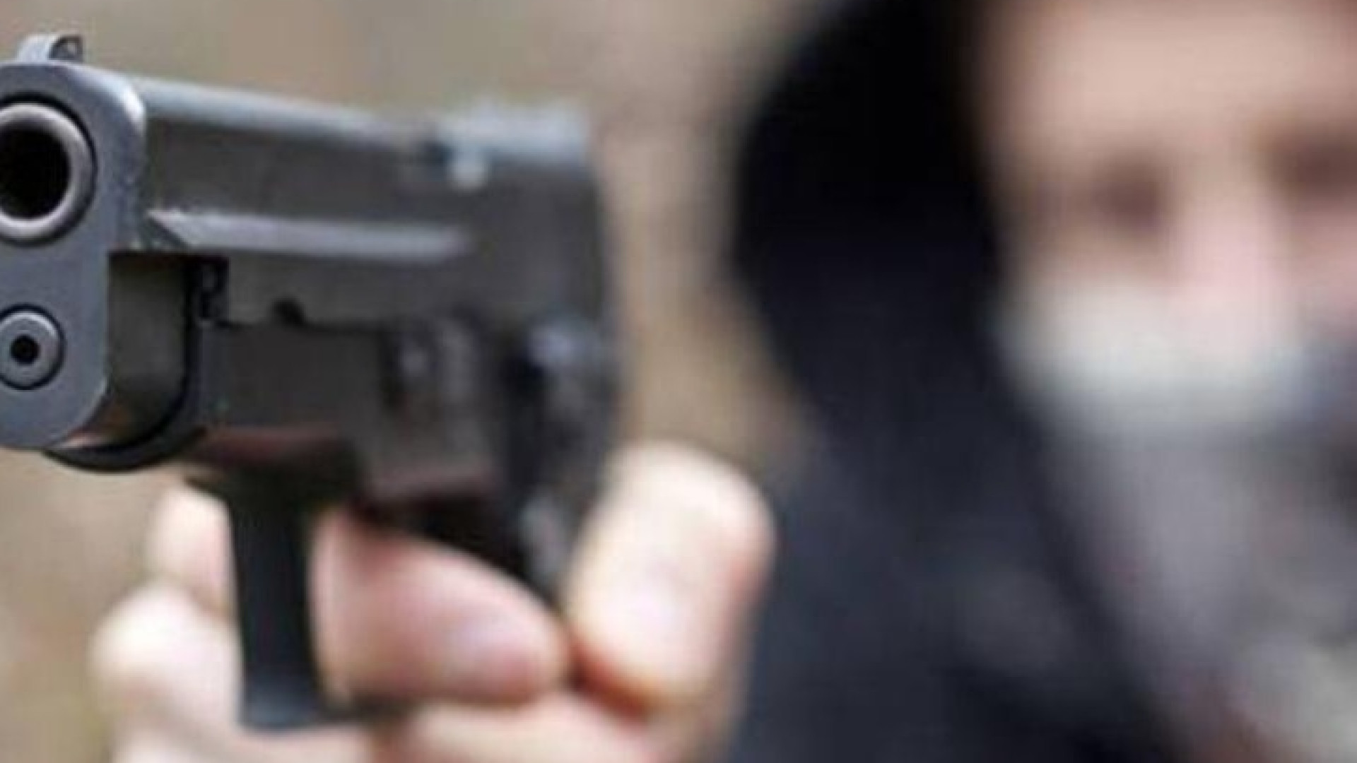 Giovane prostituta violentata e rapinata con una pistola alla testa