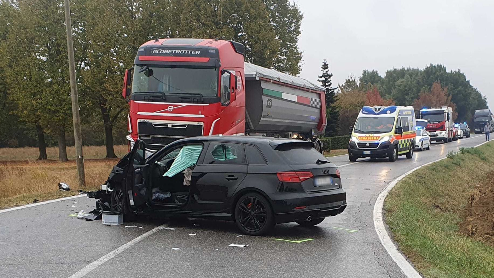 Scontro tra un'auto e un camion a Carpaneto. Giovane in gravi condizioni