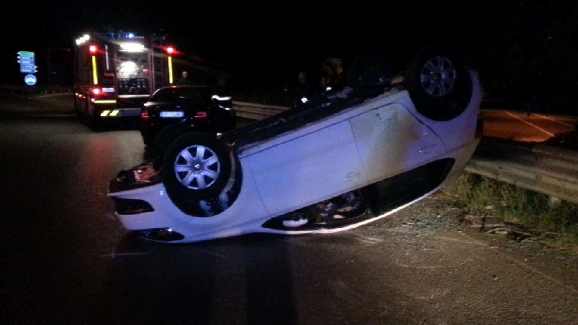 Spettacolare incidente alla Galleana: perde il controllo dell'auto e si ribalta