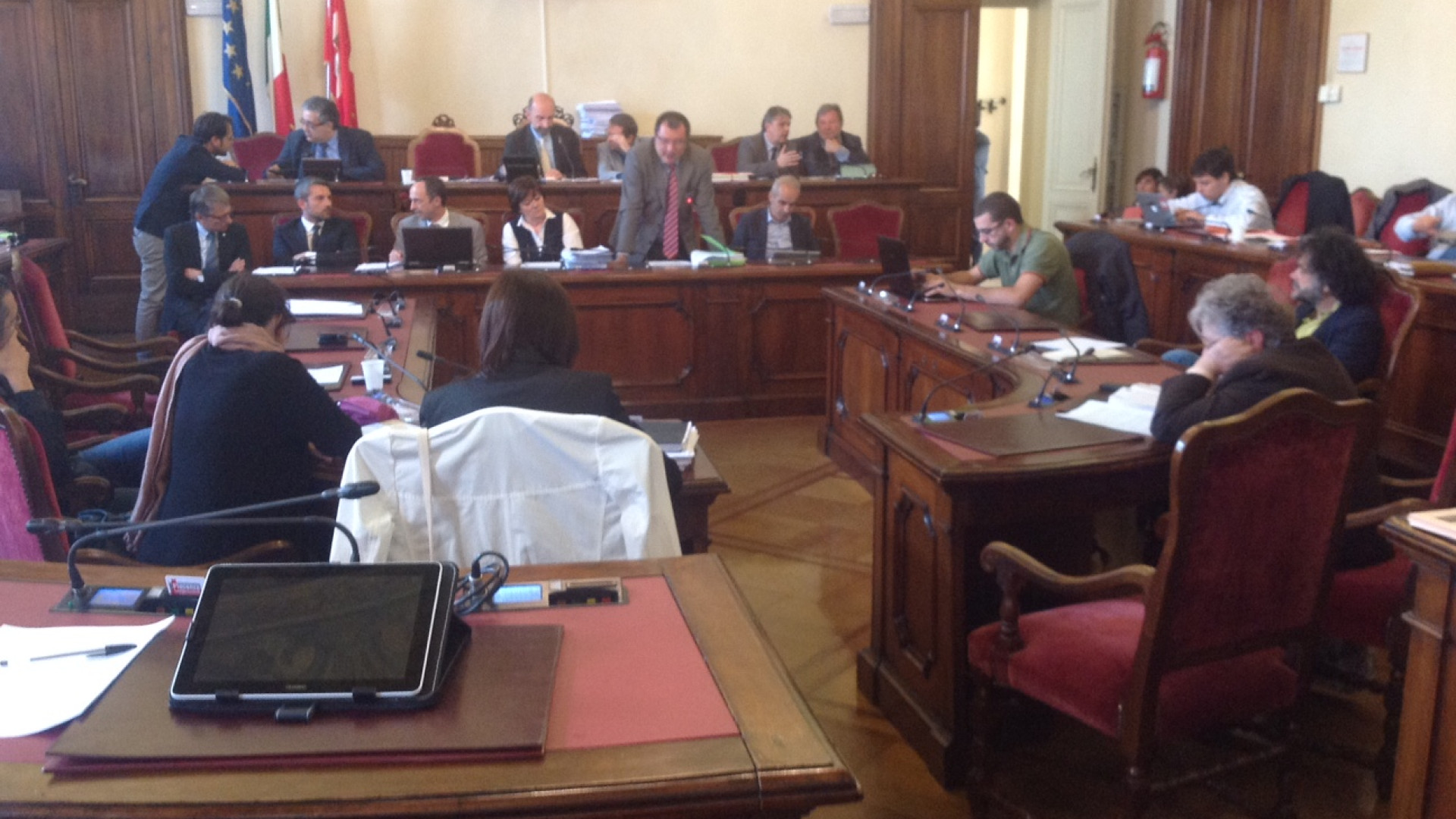 A Palazzo Mercanti l'avanzo di bilancio 2013. Bocciata la sospensiva dei grillini
