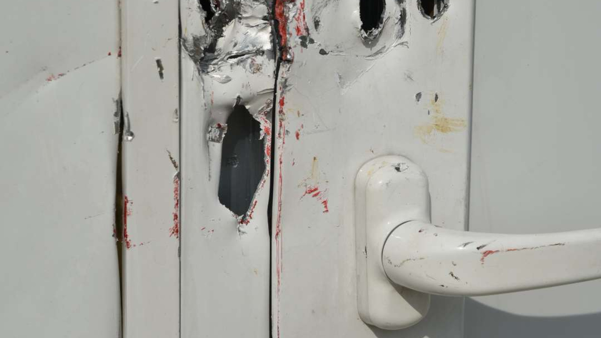 Castelsangiovanni, s'imbatte nei ladri che gli hanno appena svaligiato casa