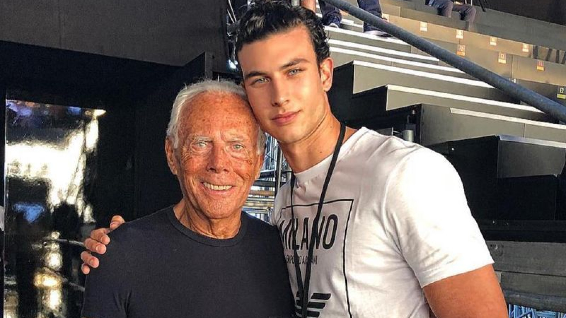 Mattia sfila per Armani: "Genio mondiale, ma mi fa le battute in dialetto"