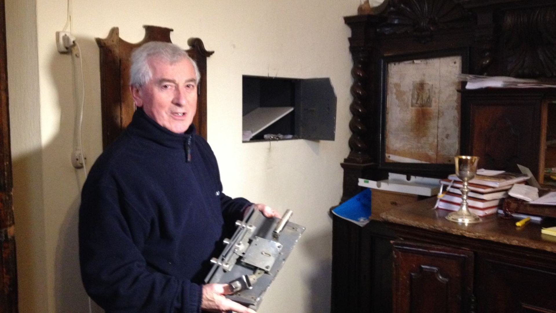 Razzia nella chiesa di Santimento. Spariscono soldi e candelabri