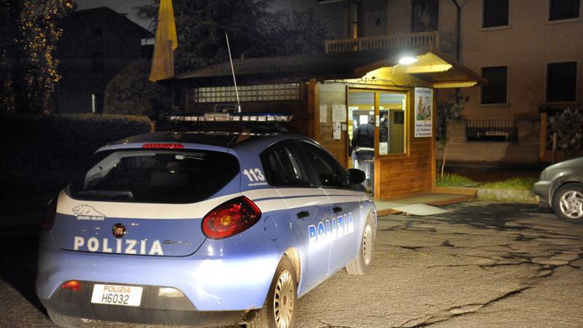 Forzato il distributore del latte di piazza San Paolo. Rubati contanti