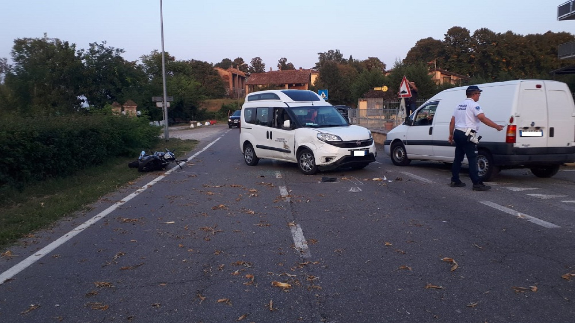 Violento incidente tra auto e moto: centauro in gravi condizioni trasportato a Parma