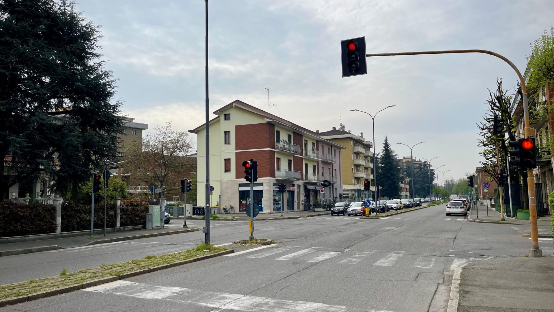 Semafori intelligenti in città, oltre duemila multe in undici mesi  per passaggi con il rosso