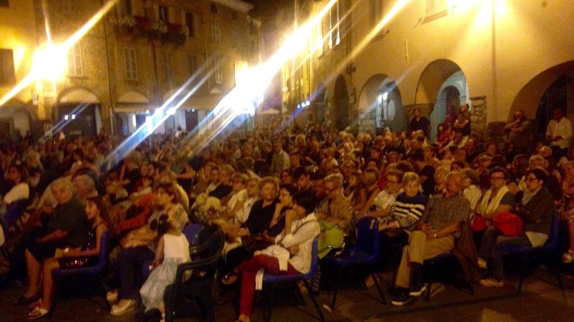 Bobbio, in mille per la serata dedicata alla lotta contro il tumore al seno