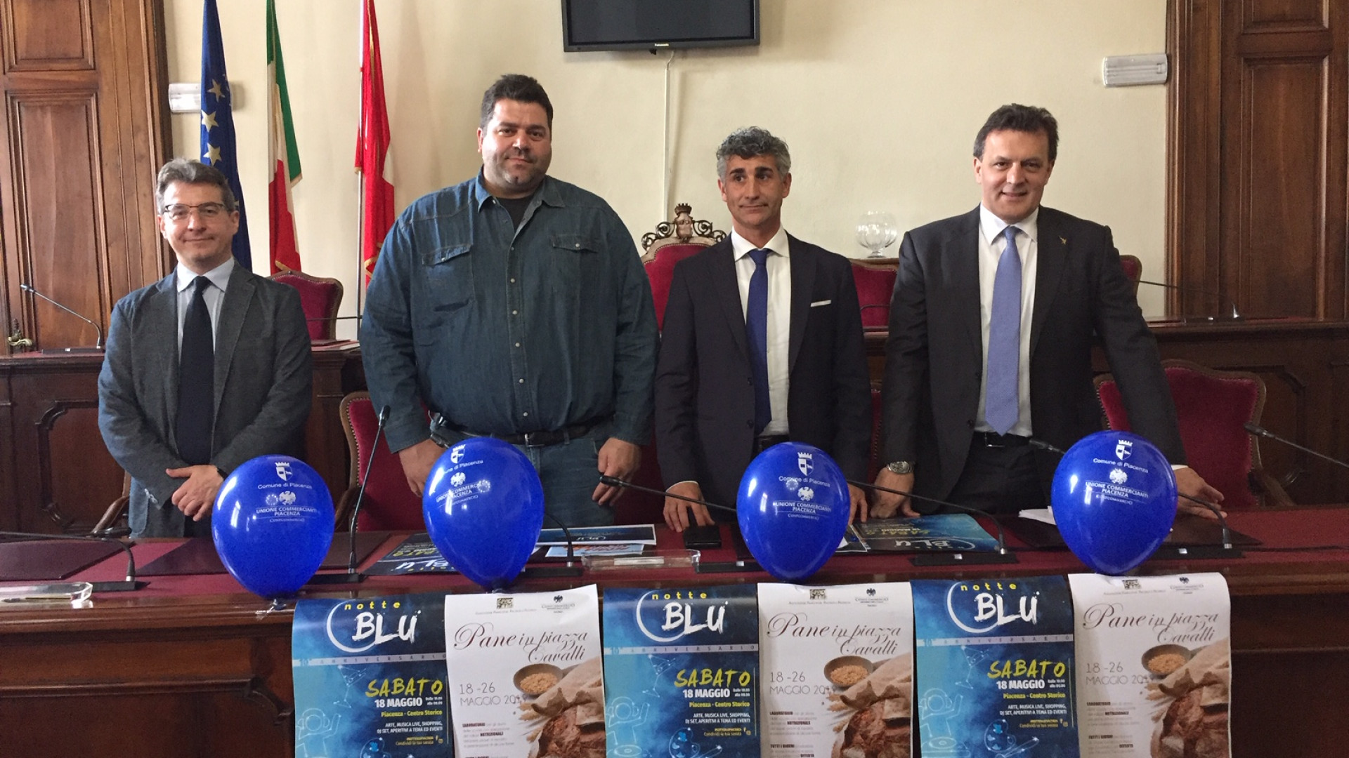 Tutto pronto per la "Notte Blu": musica, shopping, dj set e tanta arte