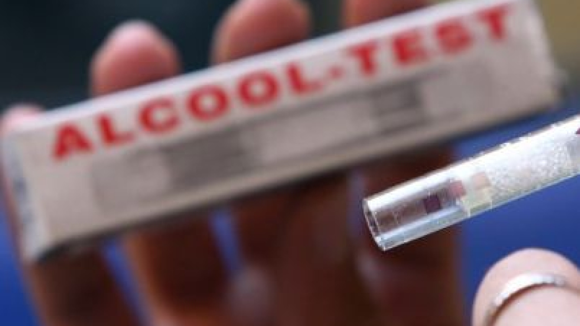 Tasso alcolemico tre volte oltre il limite, denuncia e patente ritirata