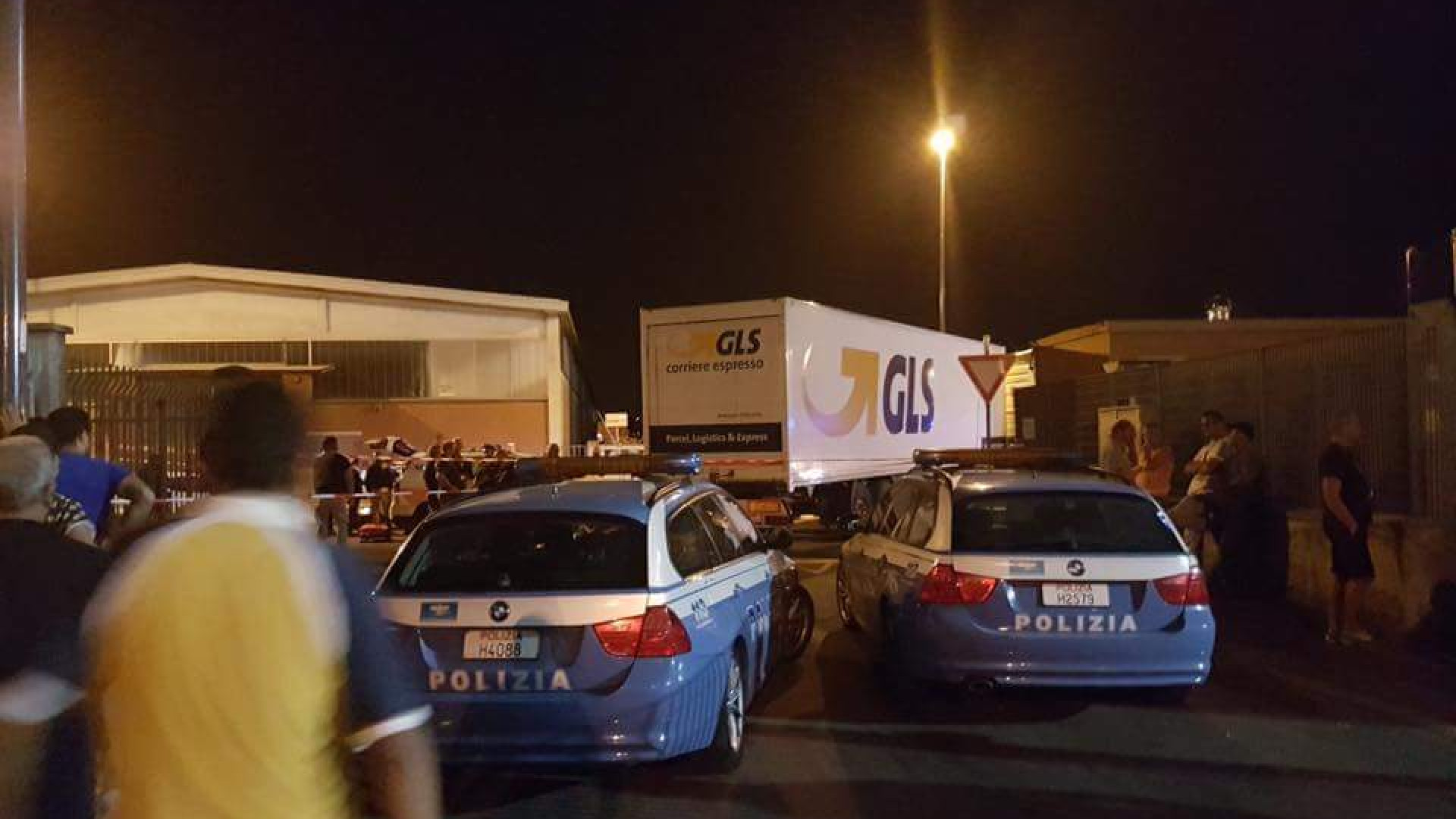 Camionista arrestato e poi rilasciato. Procura e Gls: "Tragico incidente"