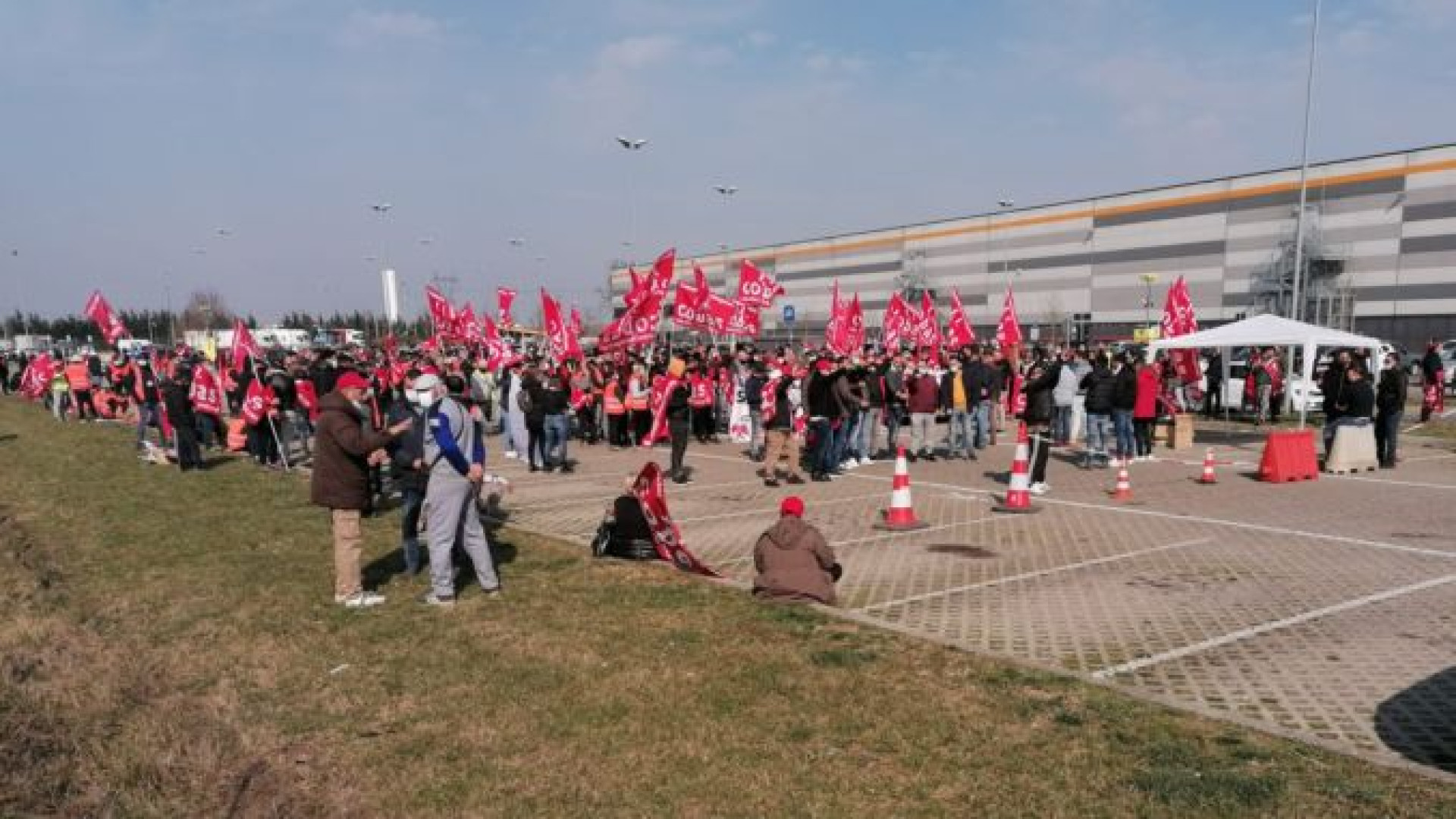 Revocato il foglio di via a un sindacalista SiCobas: "Ora anche ad altri lavoratori"
