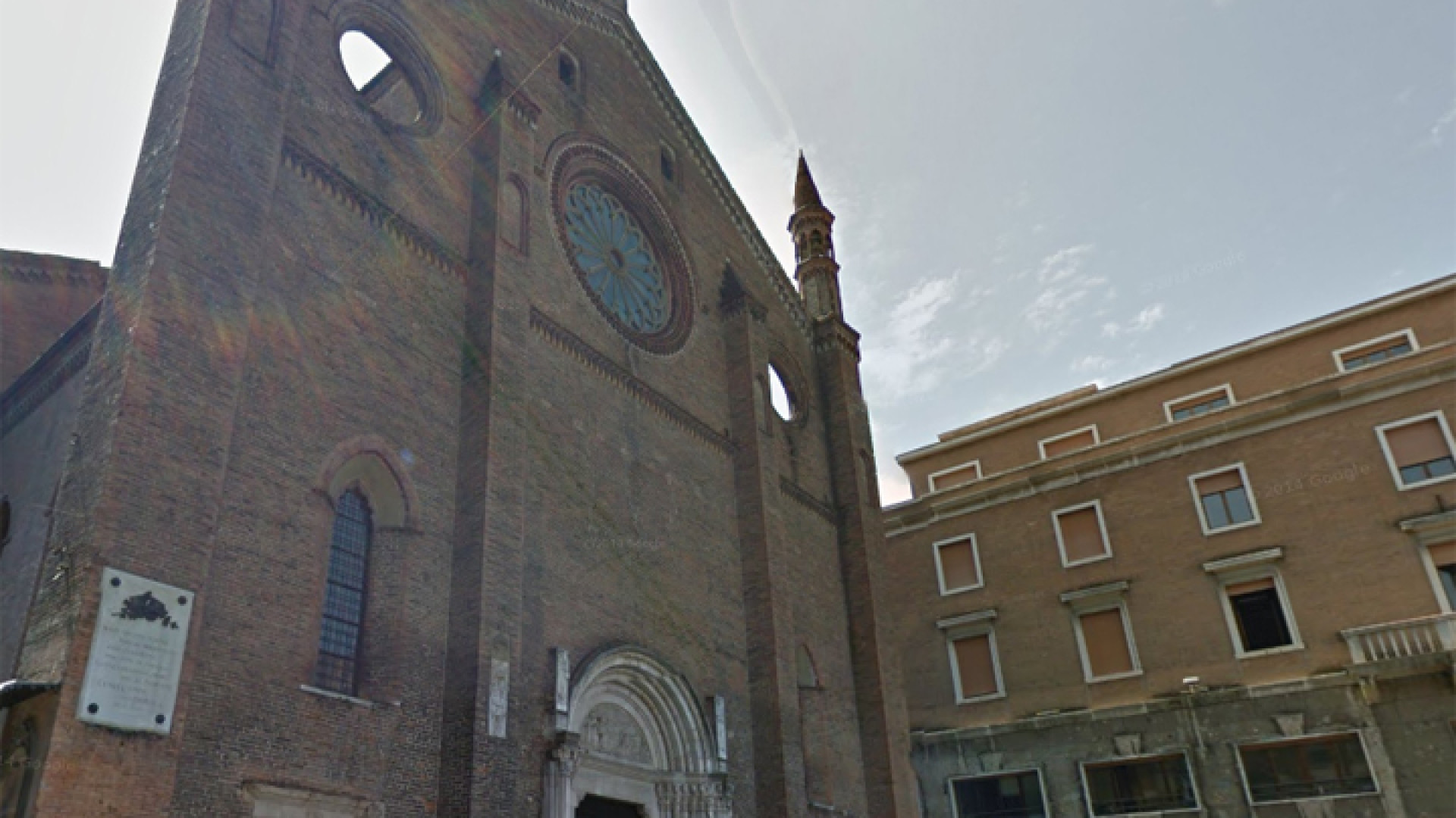 Rubati due calici dalle chiese del centro, don Ezio: "Restituiteli"