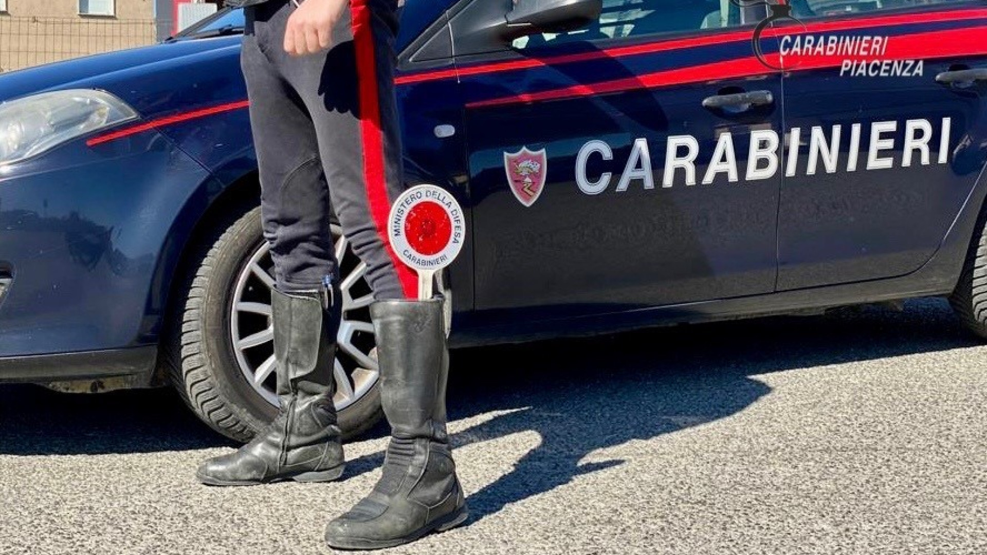 Deve scontare più di otto anni per vari reati, tra cui violenza sessuale: 28enne arrestato