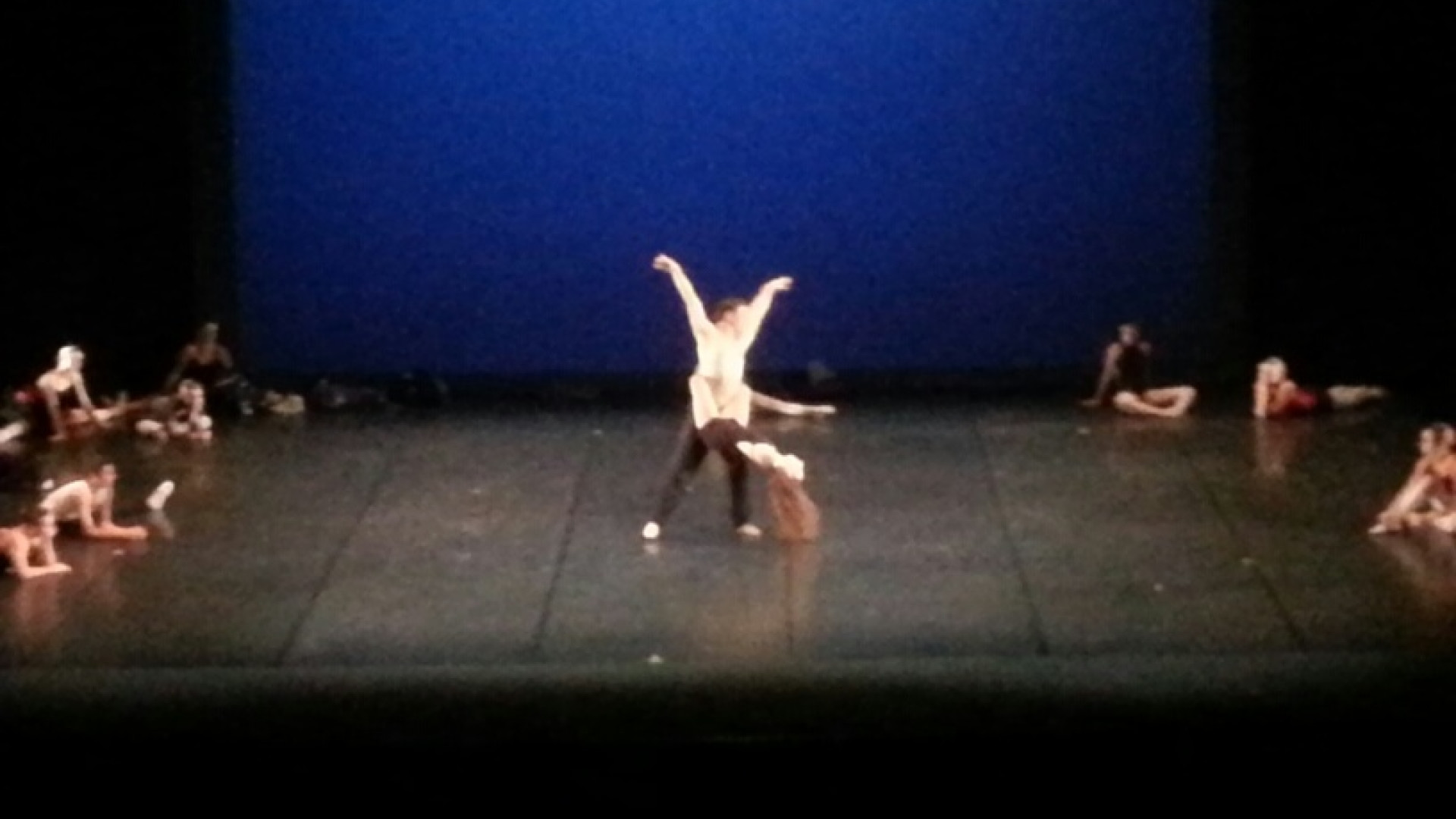 La vita e le passioni di Simona Atzori in un balletto. Municipale gremito