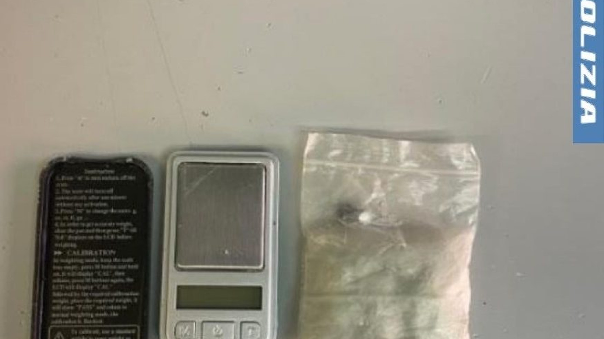 Con hashish e bilancino a scuola: 16enne denunciato dalla polizia