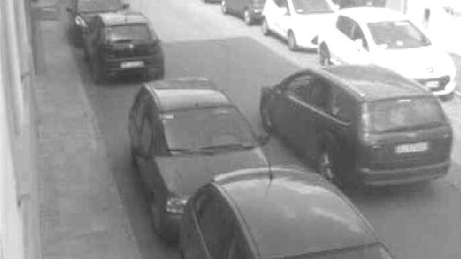 Automobilista inseguita e aggredita dopo un diverbio a un incrocio