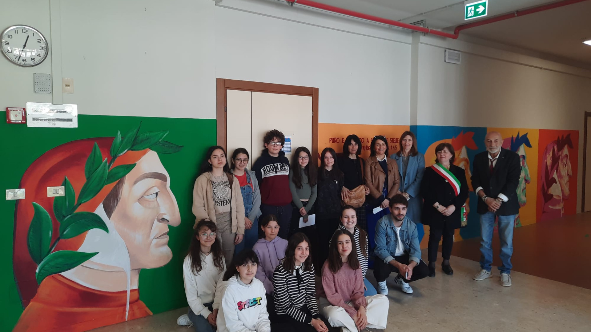 A San Giorgio ecco il murale di Dante realizzato dalle studentesse delle medie