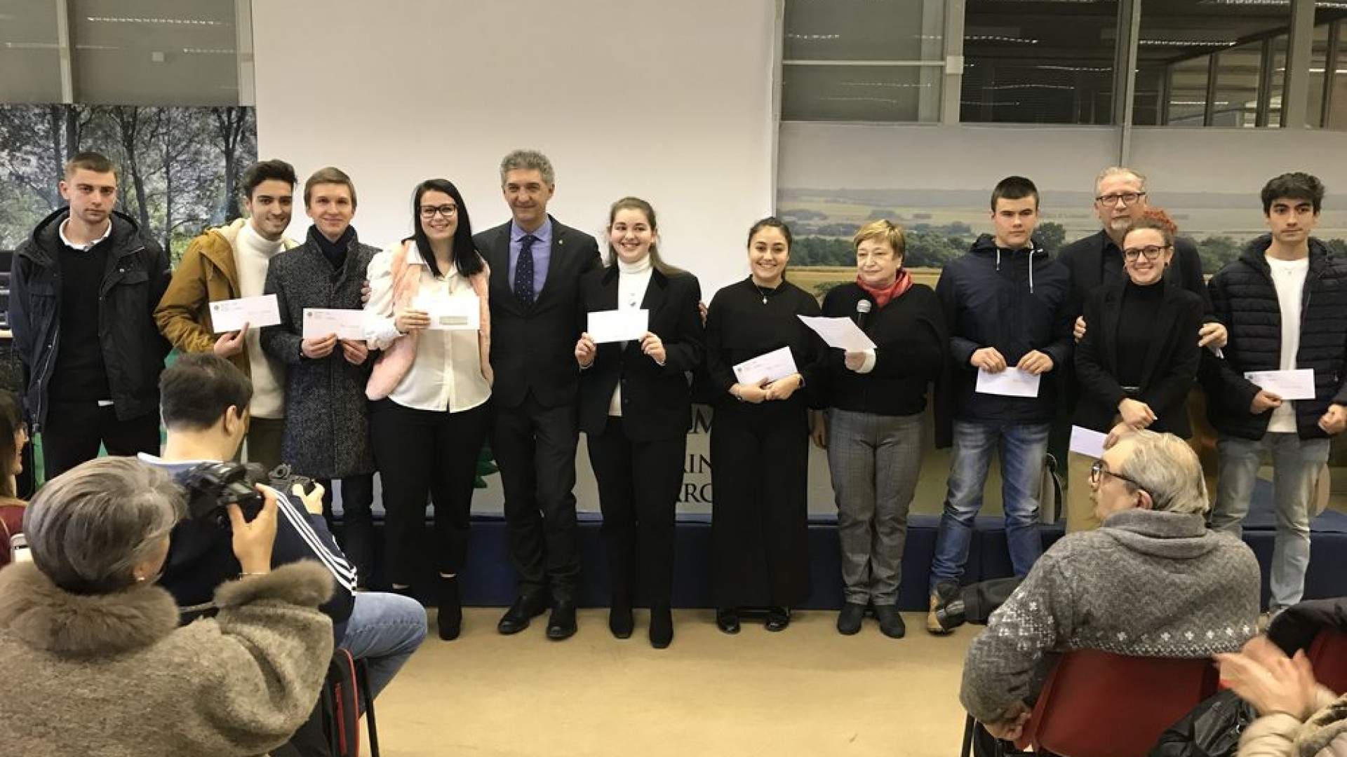 Festa al Raineri Marcora: i neo diplomati incontrano i pensionati