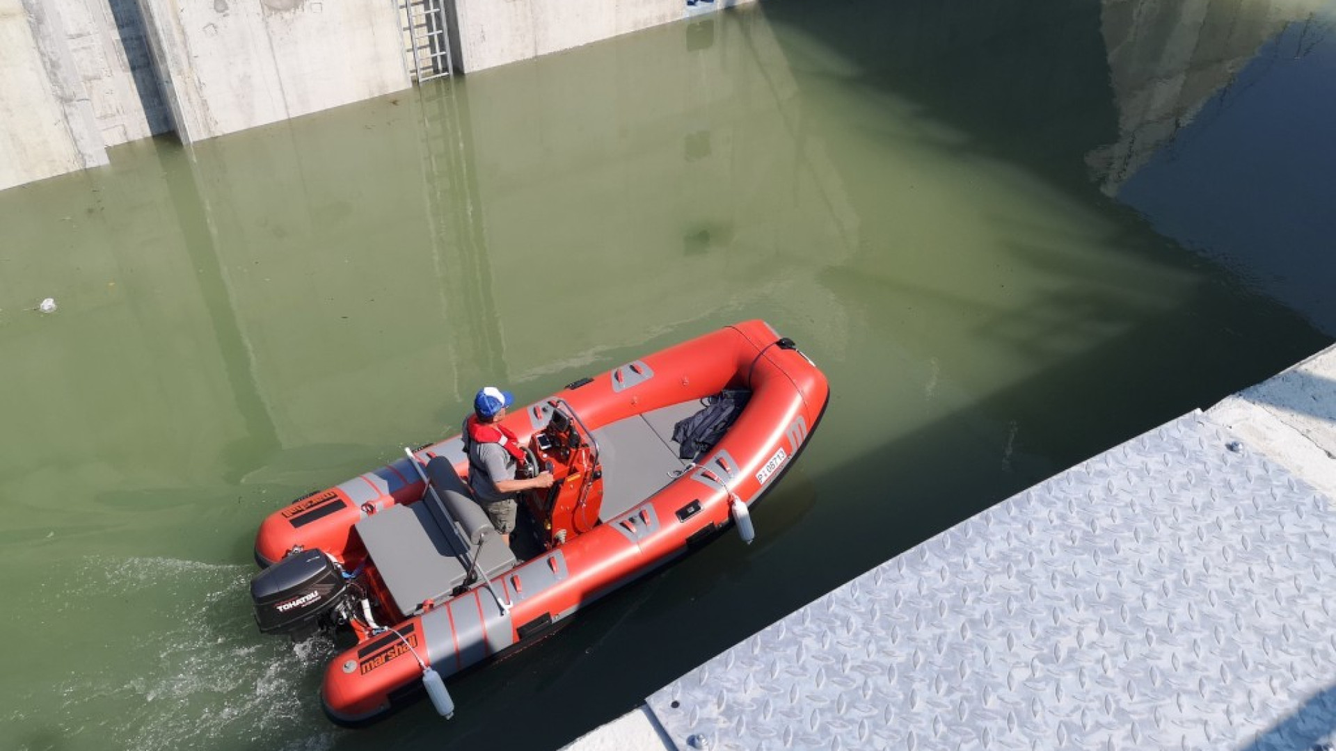 Nuova conca di Isola Serafini, primo passaggio in navigazione