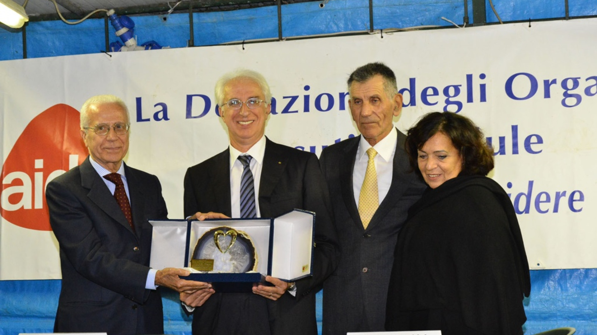 Il gastroenterologo Fabio Fornari è il "Cuore d'oro" 2014: la premiazione