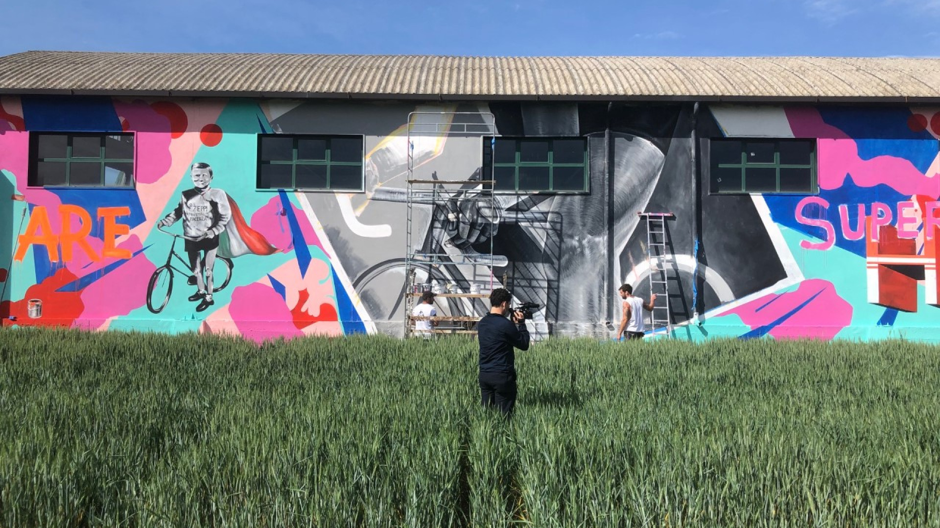 La Verza, un murales per celebrare il Giro d’Italia e il cavaliere Zeppi