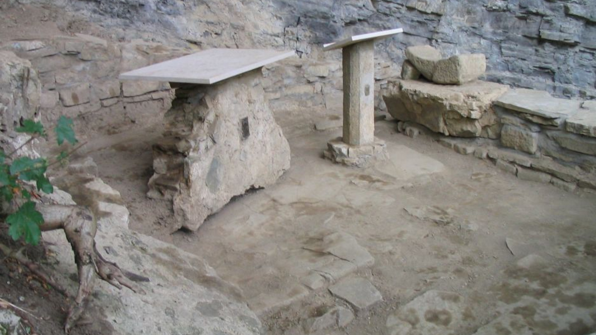 "Pensieri in quota", un altare nel bosco: è l'eremo di San Michele. Ascolta il podcast