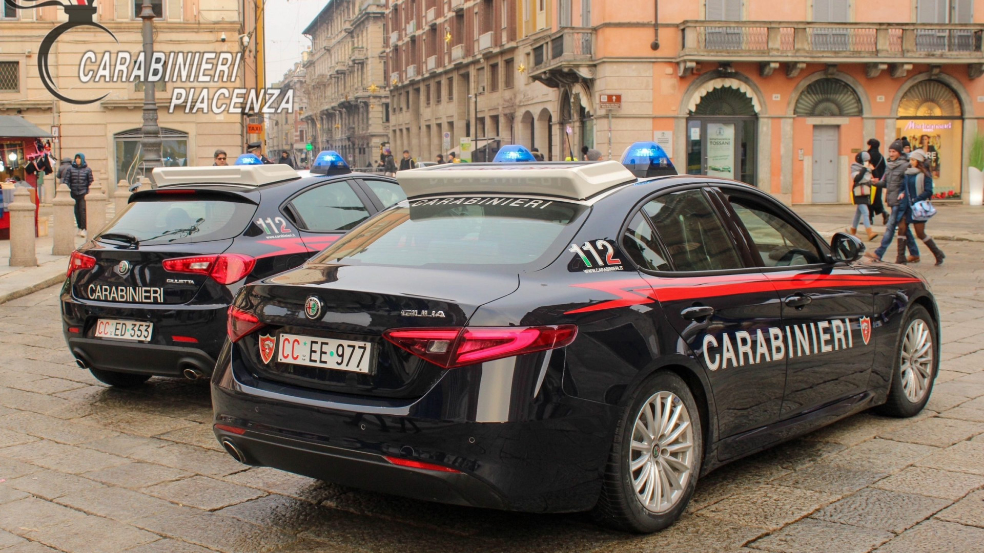Ubriaco a piedi in mezzo alla strada, inveisce contro i carabinieri. Denunciato