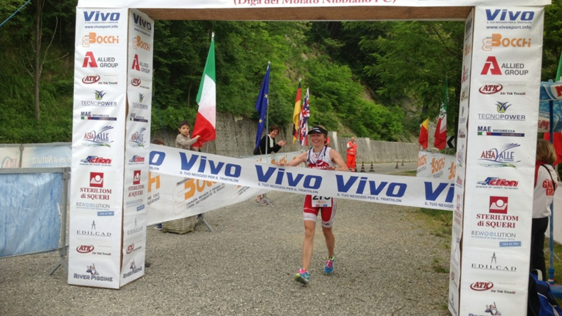 Triathlon: spettacolo alla diga del Molato. Trionfo di Robustelli
