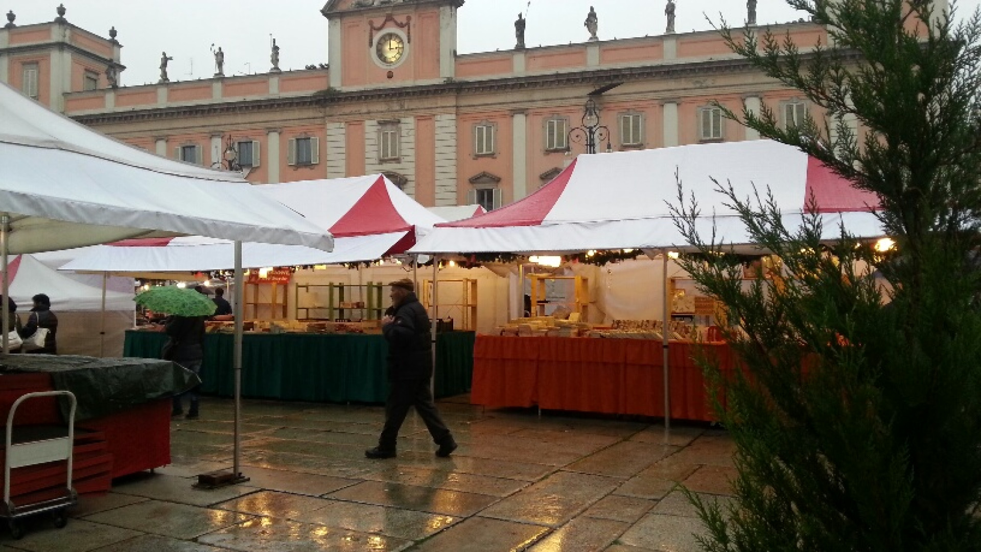 Mercatini di Natale: tira aria di crisi. Si spera nella corsa ai regali