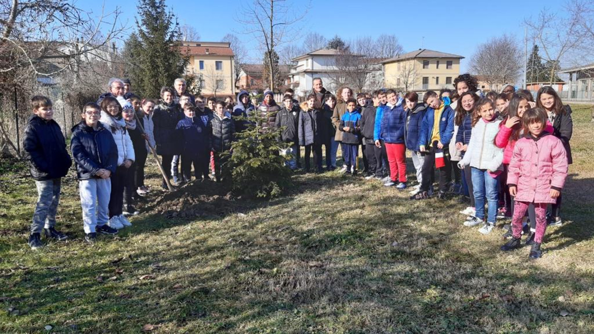 Cadeo, il "Ricipino" ha trovato casa. Studenti giardinieri in azione