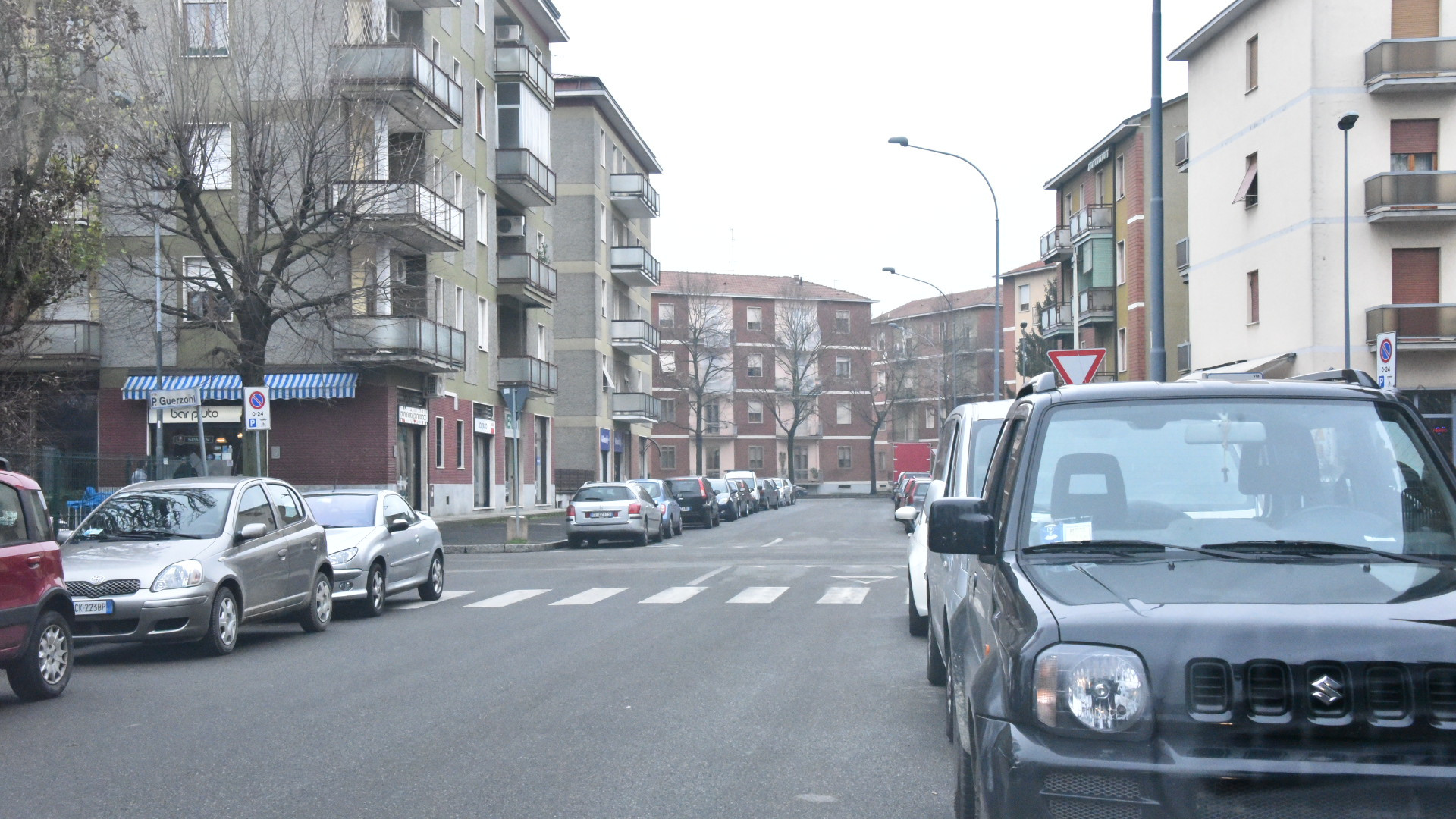 Violento litigio tra fidanzati in via Foresti, i residenti chiamano la polizia