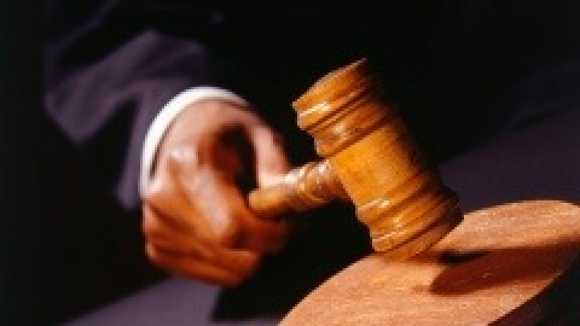 Le mutande sporche del vicino conservate in frigo: sono corpo di reato