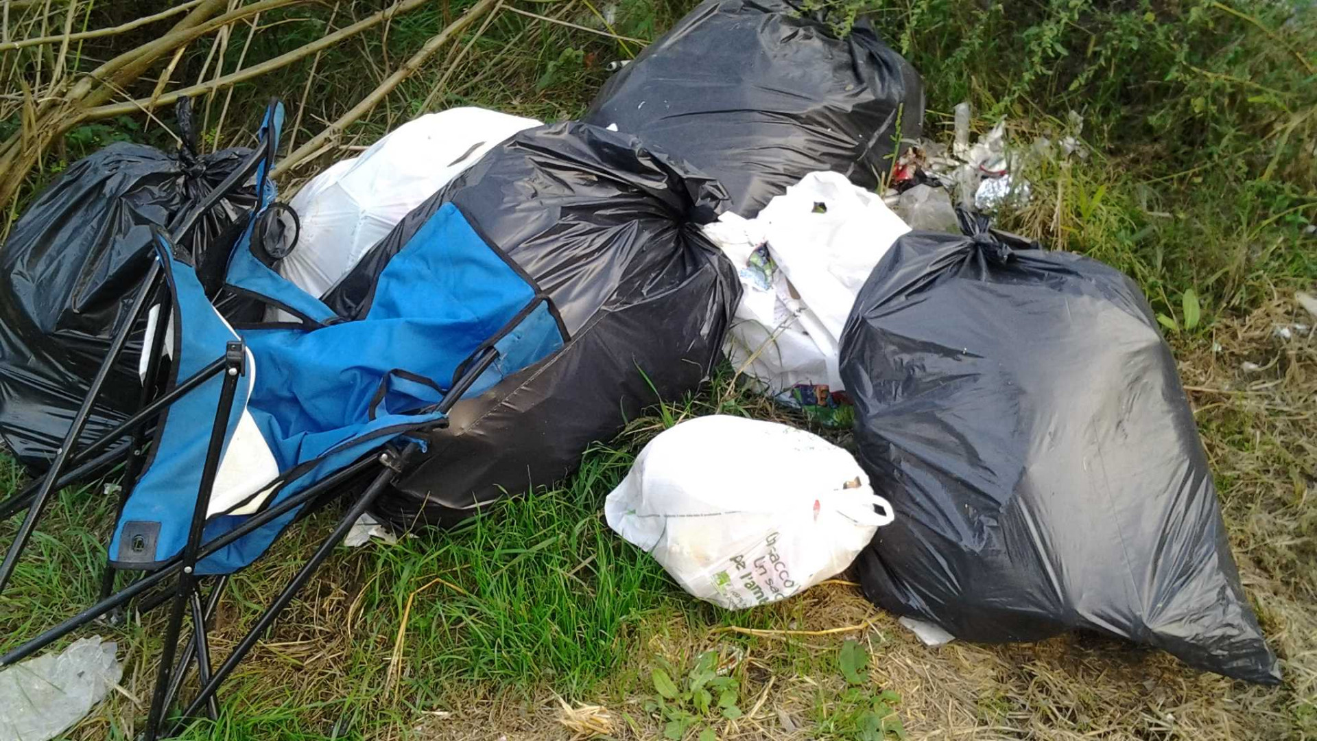 Controlli notturni lungo i fiumi, sei sanzioni a pescatori irregolari