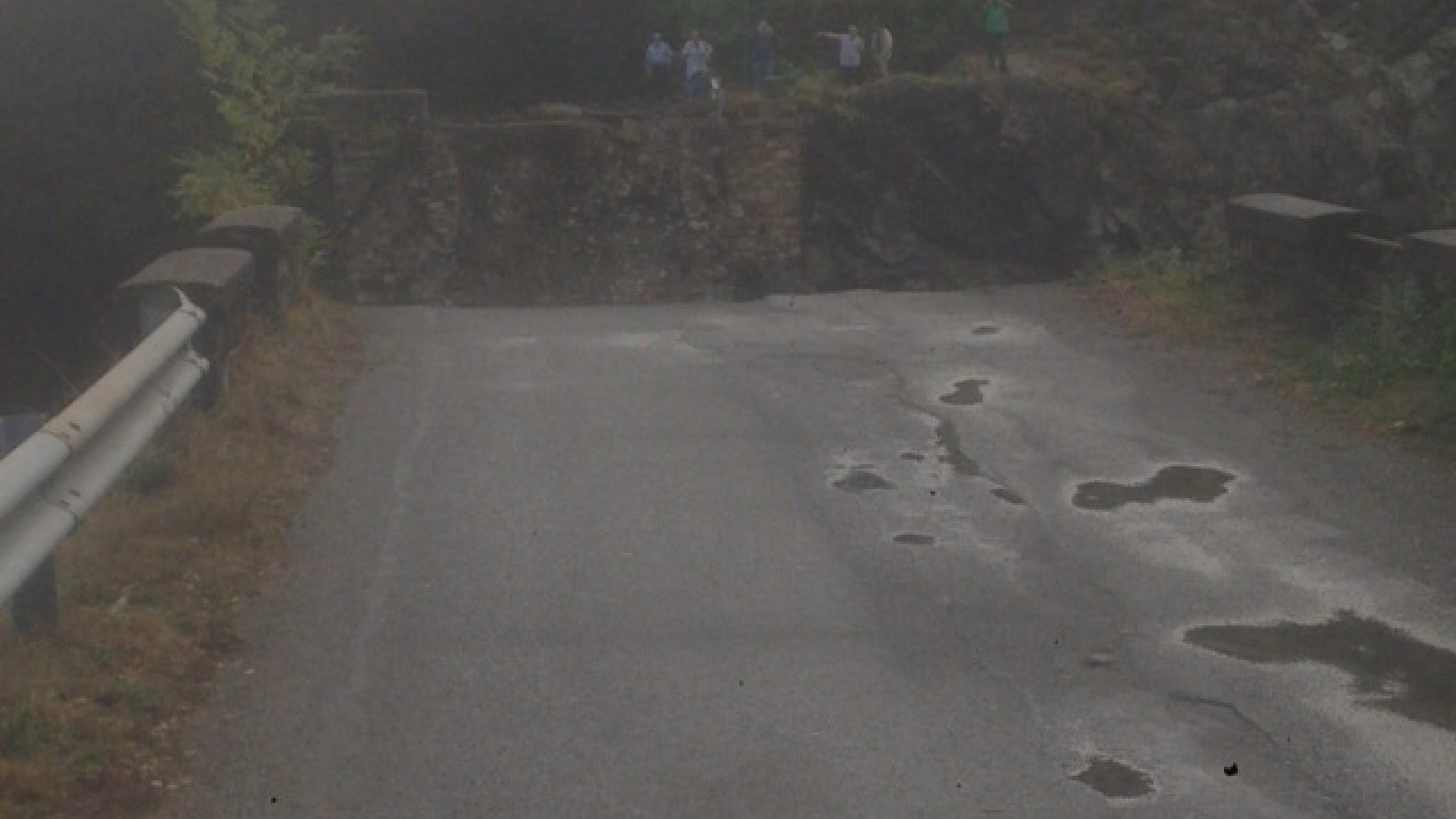 Bobbio, crollato il ponte di Barberino. Spezzati i tubi del gas