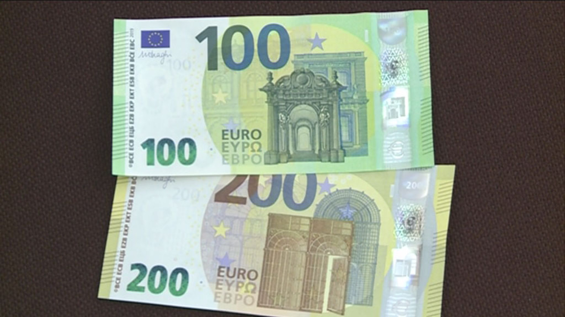 Ecco le nuove banconote da 100 e 200 euro: come riconoscerle