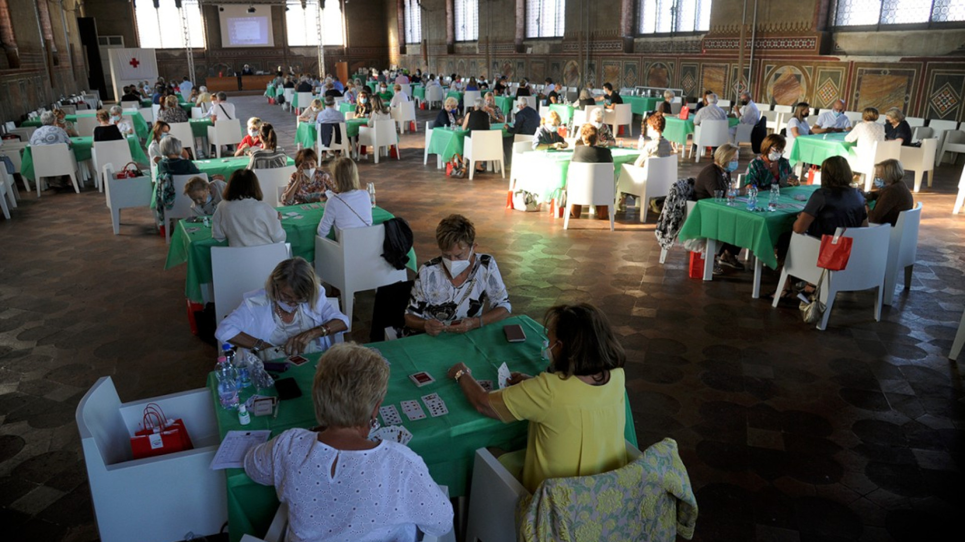 Torneo benefico di burraco, raccolti 2.500 euro per famiglie in difficoltà