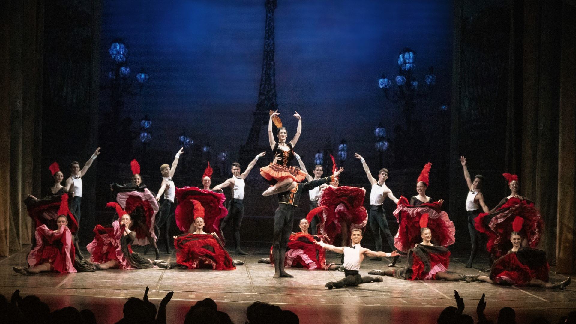 Il Balletto del Sud porta oggi al Municipale la Parigi dei sogni e delle illusioni