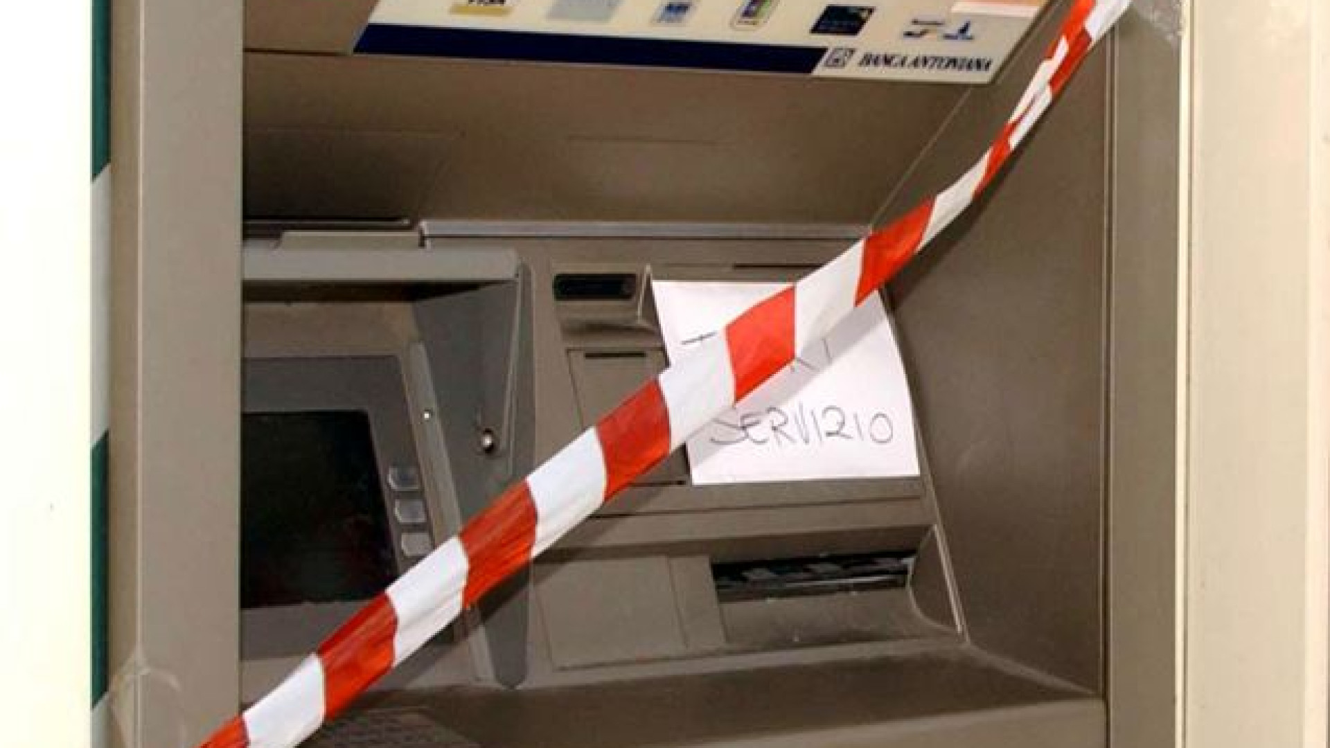 Roveleto: i ladri fanno esplodere il bancomat Unicredit