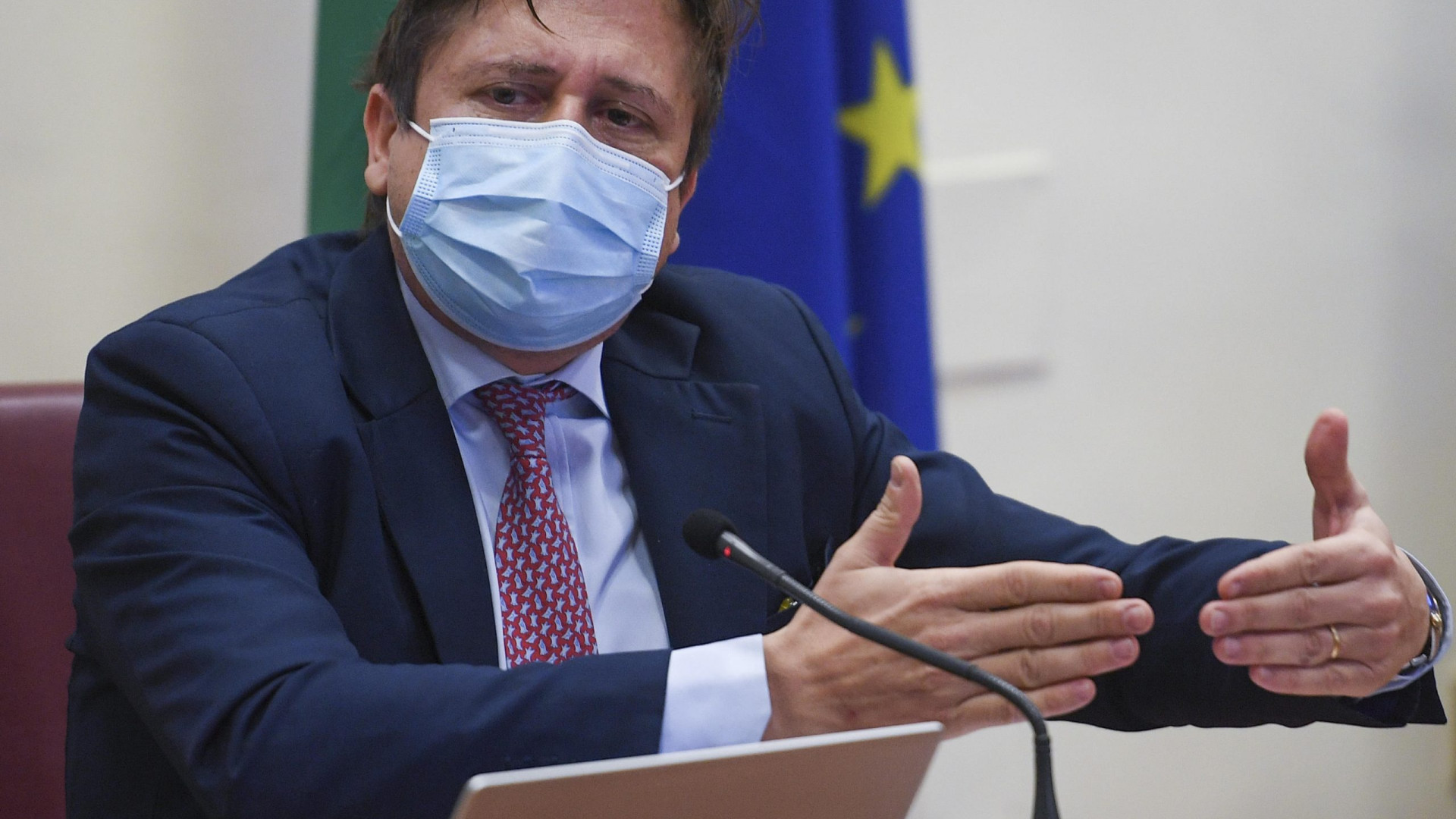 Il viceministro Sileri: "Entro due settimane distinzione positivi e malati"